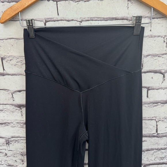 OFFLINE by Aerie Real Me High Rise Flare Leggings SZ L - Picture 4 of 6